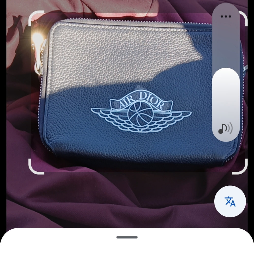 Dior x Air Jordan Messenger Pouch ( Like New ) - Picture 6 of 6